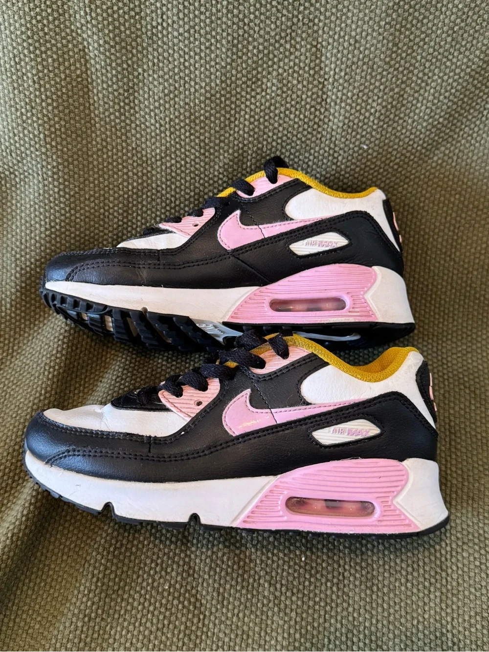 Nike Air Max 90 Leather GS ‘Black Light Arctic Pink’ Sneakers
